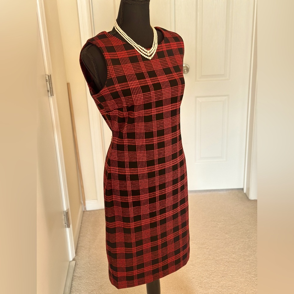 Tommy Hilfiger Women’s Black/Red Plaid Sleeveless Dress. Size 6